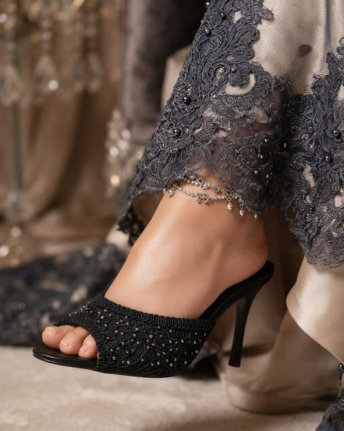 HELOISE BLACK