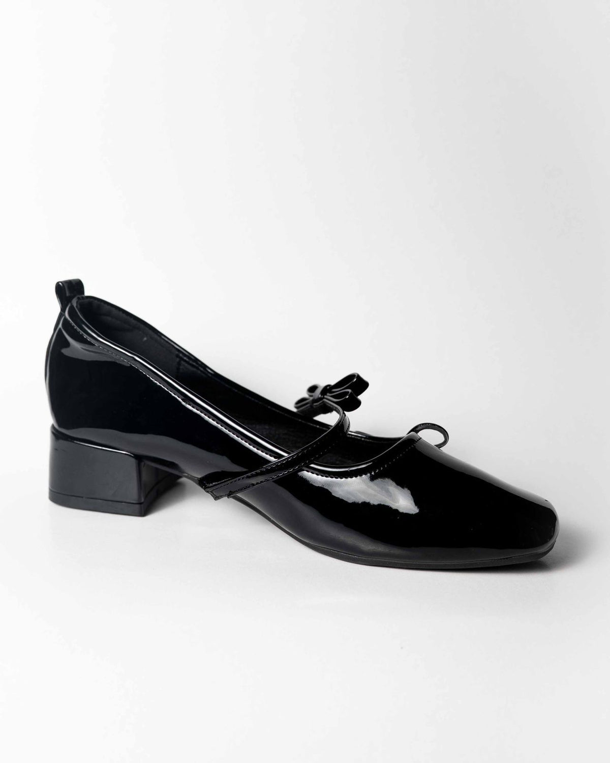 ⁠VELIQUE BLACK